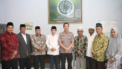 Photo of Jalin Sinergitas Dengan Tokoh Agama, Kapolres Gresik Silaturahmi Ketua MUI