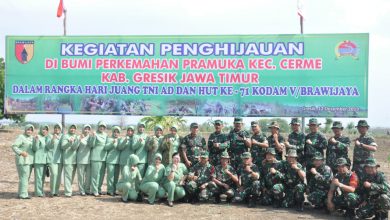 Photo of Peringati Hari Juang TNI AD dan HUT Ke-71 Tahun Kodam V Brawijaya, TNI-AD Kembali Tanam 3 Ribu Pohon di Gresik