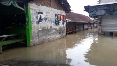Photo of Kades Bulurejo Berharap Adanya Kelanjutan pembuatan Saluran di jl. Benjeng – Metatu Agar Tidak Banjir di Desanya