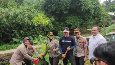 Photo of Menghindari Erosi Walikota  Dan Wakapolresta Bogor Kota Tanam Sejuta Pohon 