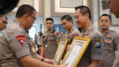 Photo of Kapolres Gresik Raih Penghargaan Pin Emas Kapolri Sebagai Polisi Teladan