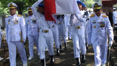 Photo of Gubernur AAL Hadiri Prosesi Pemakaman Almarhum Laksma TNI Gig J.M. Sipalsuta