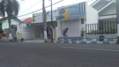 Photo of Nekat Rampok, Satroni Mini Market Tak Jauh Dari Mapolres Sampang