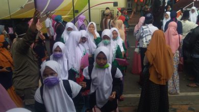 Photo of Tiba di Gresik, Ratusan Santri Tambakberas Jombang yang Dipulangkan Jalani Pemeriksaan Kesehatan