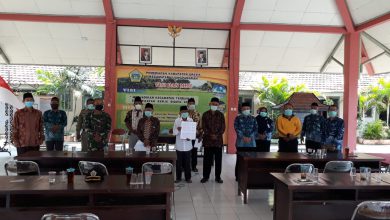 Photo of Kapolsek Ujungpangkah Hadiri Rapat Koordinasi Terkait Maklumat Bersama