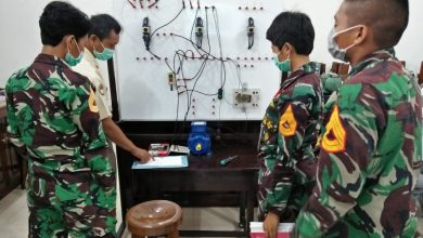 Photo of 14 Taruna AAL Tingkat lll Korps Elektronika Semangat Jalani Latihan Praktek TTL dan Kontrol Permesinan KRI