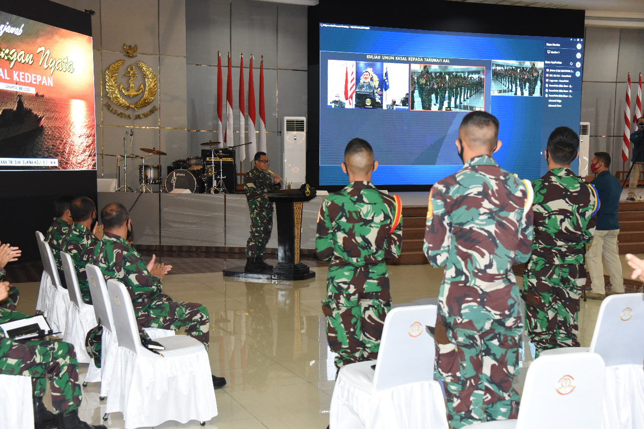 Taruna Akademi  Angkatan  Laut  Terima Kuliah Umum Kasal 