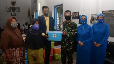 Photo of Komandan Lantamal V Berikan Bantuan Berupa Paket Sembako Kepada Keluarga Besar  Korps Cacat Veteran RI Wilayah Surabaya dan Anggota Difabel Surabaya