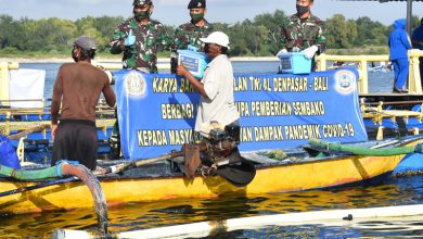 Photo of Karya Bhakti Pangkalan TNI-AL Denpasar Terhadap Masyarakat Nelayan Yang Terdampak covid 19 di P. Serangan