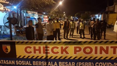 Photo of Danramil Balongpanggang Pantau Pos Perbatasan Ditengah PSBB Tahap II