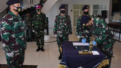 Photo of Gubernur Akademi Angkatan Laut Kukuhkan Dirrenbang AAL