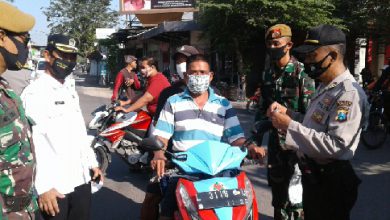 Photo of Muspika Balonpanggang Berikan Masker Secara Gratis Bantuan Dari Pemprov Jatim 