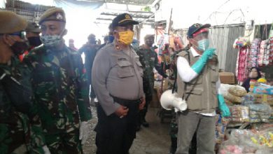 Photo of Tiga Pilar Laksanakan Sosialisasi Sterilisasi Pasar Tradisional Balongpanggang, Sebelum Penutupan