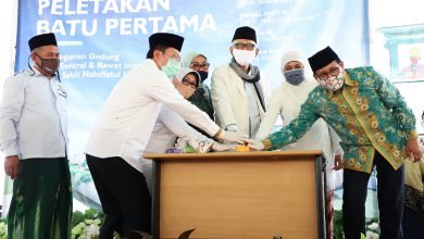 Photo of Dekatkan Layanan Kesehatan, Gubernur, Rais Aam PBNU dan  Beberapa Menteri Lakukan Peletakan Batu Pertama Pembangunan RSNU Jombang