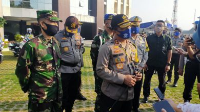 Photo of Danlanal Semarang  Hadiri Upacara Apel Gelar Pasukan Operasi Patuh Candi 2020
