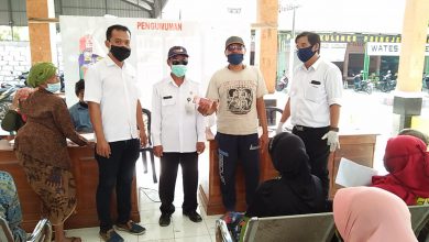 Photo of Sekdes Kedungpring : Penerima BLT DD Harus Ikut Membantu Tegakkan Protokol Kesehatan di Desa