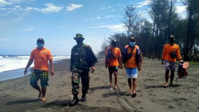 Photo of Posal Samas Laksanakan SAR Laka Laut Pantai Goa Cemara