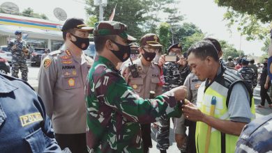Photo of Sinergitas TNI – POLRI Komandan Lanal Banyuwangi Laksanakan Pendisiplinan Protokol Kesehatan Covid-19