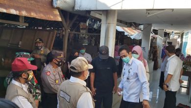 Photo of Kapolsek Ujungpangkah Dampingi Kunjungan Wakil Bupati Gresik Pasar Pangkah