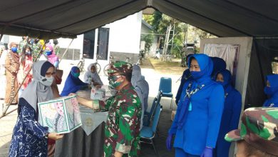 Photo of Indahnya Berbagi Jelang HUT TNI AL ke-75, AAL Gelar Bhaksoskes dan Berikan Paket Sembako