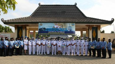Photo of Jelang Peringatan HUT KE-75 TNI AL, Lanal Yogyakarta Laksanakan Ziarah Dan Gelar Bakti Sosial