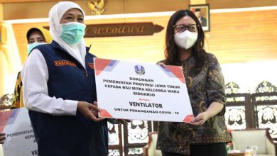 Photo of Maksimalkan Penanganan Covid-19 , Gubernur Khofifah Serahkan Ventilator Kepada Pengelola Rumah Sakit di Mojokerto, Sidoarjo, Pasuruan Dan Bagi Masker Relawan