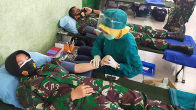 Photo of Sambut HUT TNI ke 75 Prajurit Lanal Semarang Sumbangkan Darah