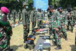 Photo of Komandan Kodiklatal Inspeksi Kesiapan Lattek Layar Wira Jala Yudha XII/2020