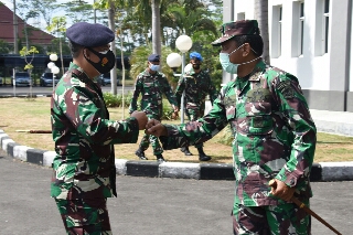 Photo of Komandan Kodiklatal Terima Kunjungan Kerja Pangkoarmada II Laksda TNI I N.G. Sudihartawan S.Pi., M.M.