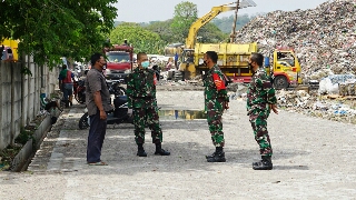 Photo of Komandan Kodim 0817/Gresik Menelisik Kehidupan Pemulung Gresik