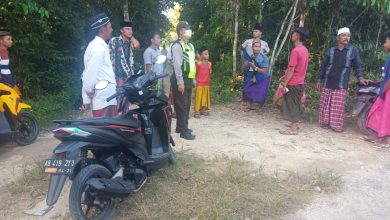Photo of Beri Himbaun Bahaya Paham Radikal Kepada Masyarakat,Kapolsek Banyuates Perintahkan Anggota Patroli Kamtibmas