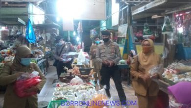 Photo of Woro-woro Kepada Pengunjung Warga Pasar Baru, Agar Memakai  Masker