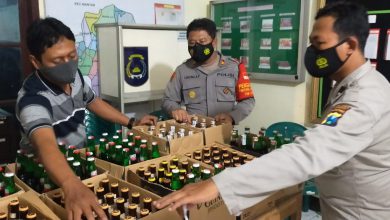 Photo of Jual Ratusan Botol Miras di Duduksampeyan Digrebek Polisi