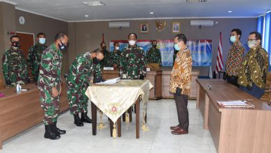 Photo of Dankodiklatal Hadiri Pelaksanaan Penandatanganan Kontrak Bersama pengadaan Barang dan Jasa TNI AL 2021