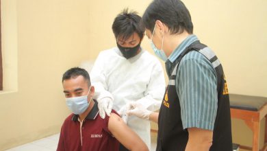 Photo of Tahap II Dimulai, Pelayanan Publik Dan Juenalis Terima Vaksin Covid – 19