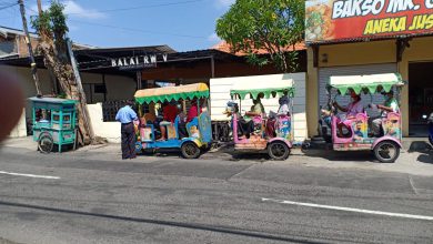 Photo of Cara Unik Pemkot Surabaya AJak Lansia Vaksin, Mulai Jemput Bola hingga Naik Odong-Odong