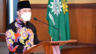 Photo of Buka Puasa Bersama PW Muhammadiyah Jatim, Wagub Emil Berpesan untuk Tahan Diri Tak Mudik