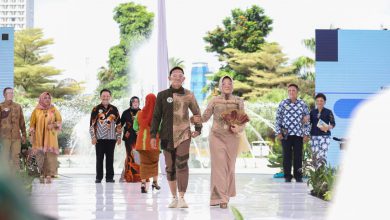 Photo of Semarakkan Lomba Fashion Show dengan Busana UMKM, Wali Kota Eri: Kepala OPD Maskot dan Marketing Produk UMKM