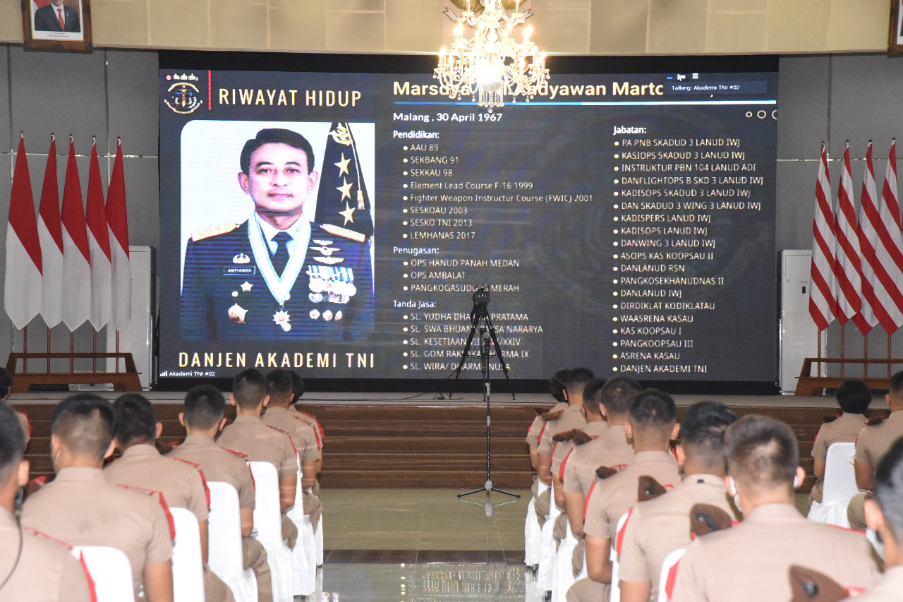 101 Capaja AAL Angkatan Ke-66 Terima Pembekalan Danjen Akademi TNI Dan ...