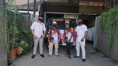 Photo of Anggota DPRD Gresik Achmad Ubaidi Berikan Bantuan 1000 Paket Sembako Kepada Warga Terdampak PPKM Darurat