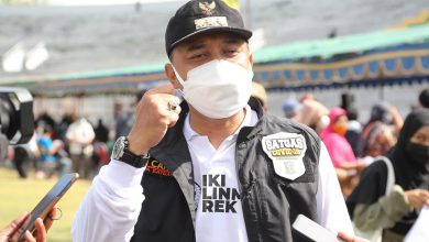 Photo of Wali Kota Eri Pastikan Vaksinasi Anak Usia 12-17 Tahun di Surabaya Mulai Besok
