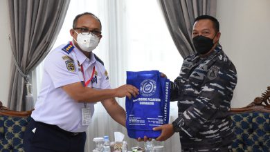 Photo of Seklem Akademi TNI Angkatan Laut Terima Kunjungan Kerja Tiga Wadir Poltekpel Surabaya