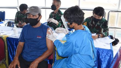 Photo of TNI AL Kodiklatal Kerja Sama Pelindo III Surabaya Gelar Serbuan Vaksin Ke-2 Masyarakat Maritim