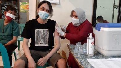 Photo of Dinkes Surabaya Kembali Gelar Vaksinasi Dosis 1 untuk Pedagang di Pasar Tradisional