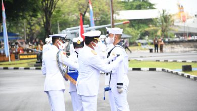 Photo of Dankodiklat TNI AL Lantik dan Sumpah 249 Siswa Satdik-2 Makassar