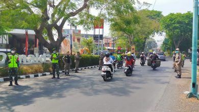 Photo of Secara Sinergi Patroli Gabungan Terus Dilakukan Demi Ciptakan Gresik Bebas Covid – 19