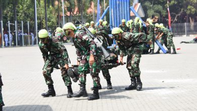 Photo of Demo Kolone Senapan dan Serbuan Kilat Warnai Pelantikan dan Penyumpahan Siswa TNI AL Diktukba dan Dikmaba Puslatdiksarmil Kodiklatal