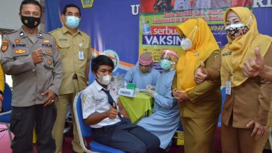Photo of Sambut PTM, Kecamatan Kedamean gelar vaksinasi pelajar