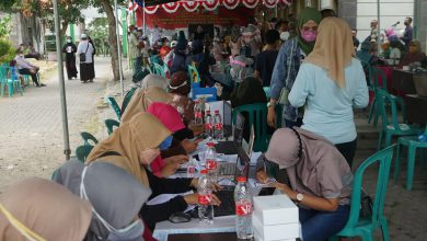Photo of Masyarakat Dan Santri Kecamatan  Cerme Melaksanakan Vaksin