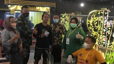 Photo of Nakes UPT Balongpanggang Dan Dapet Kejar Vaksin Sampai Caffe di Balongpanggang